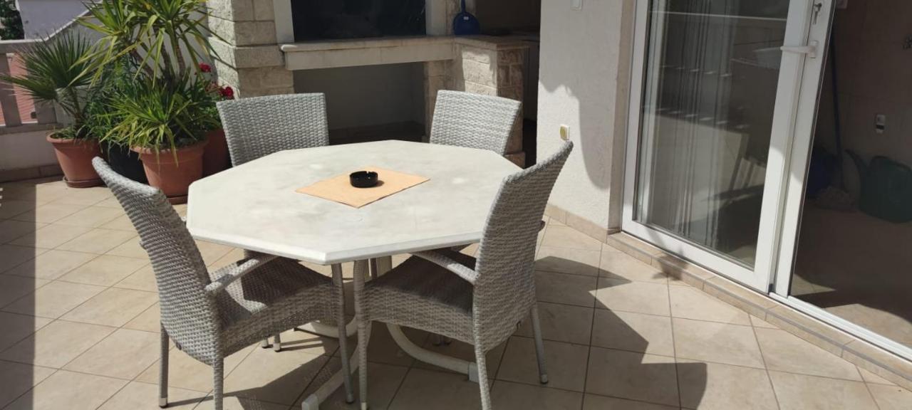 Happy Basset Terrace Apartamento Makarska Exterior foto