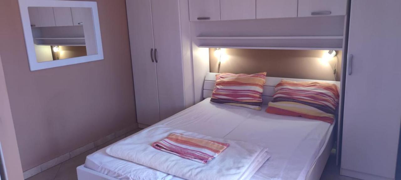 Happy Basset Terrace Apartamento Makarska Exterior foto