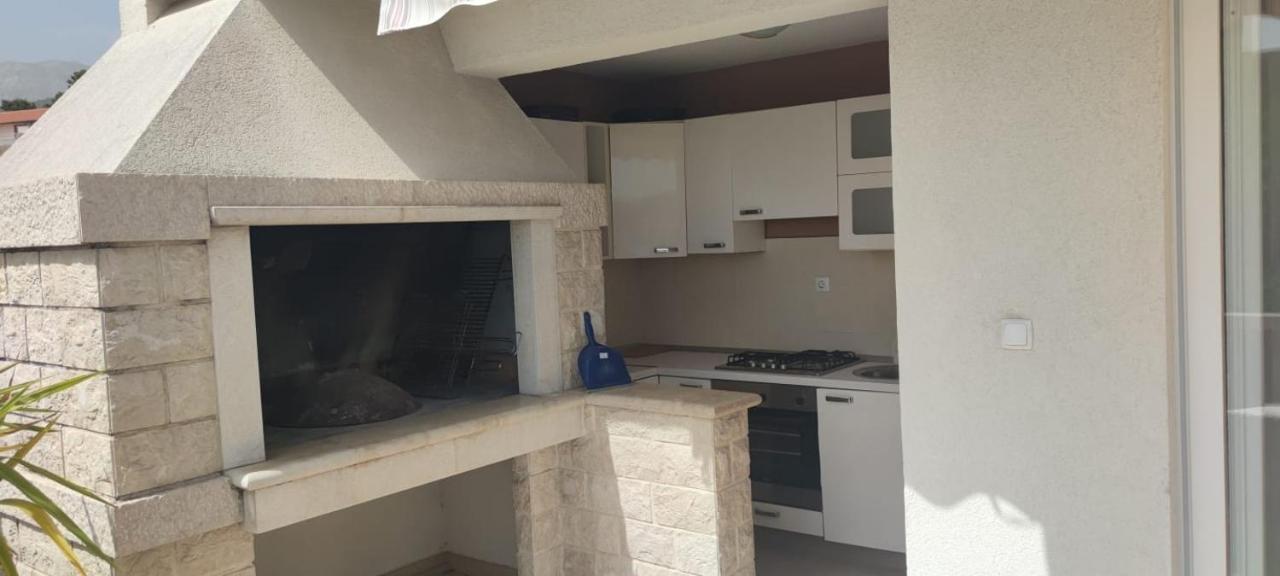 Happy Basset Terrace Apartamento Makarska Exterior foto