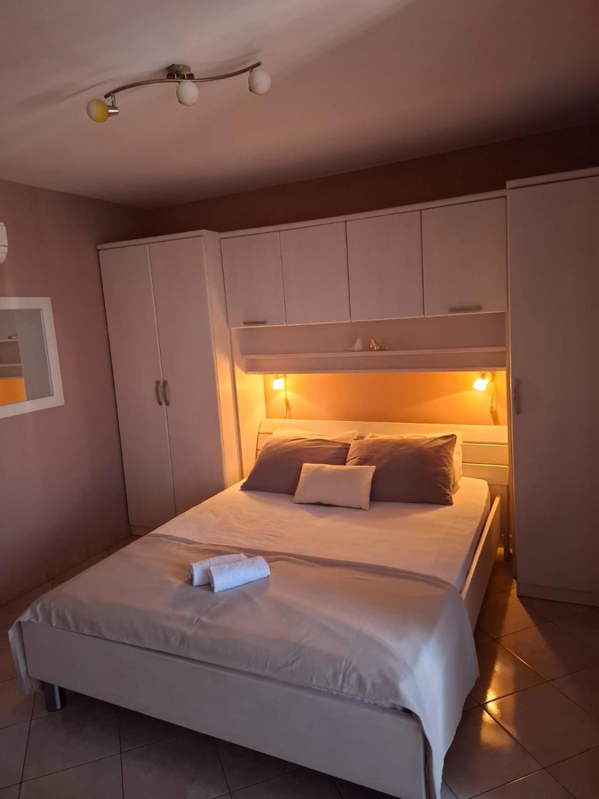 Happy Basset Terrace Apartamento Makarska Exterior foto