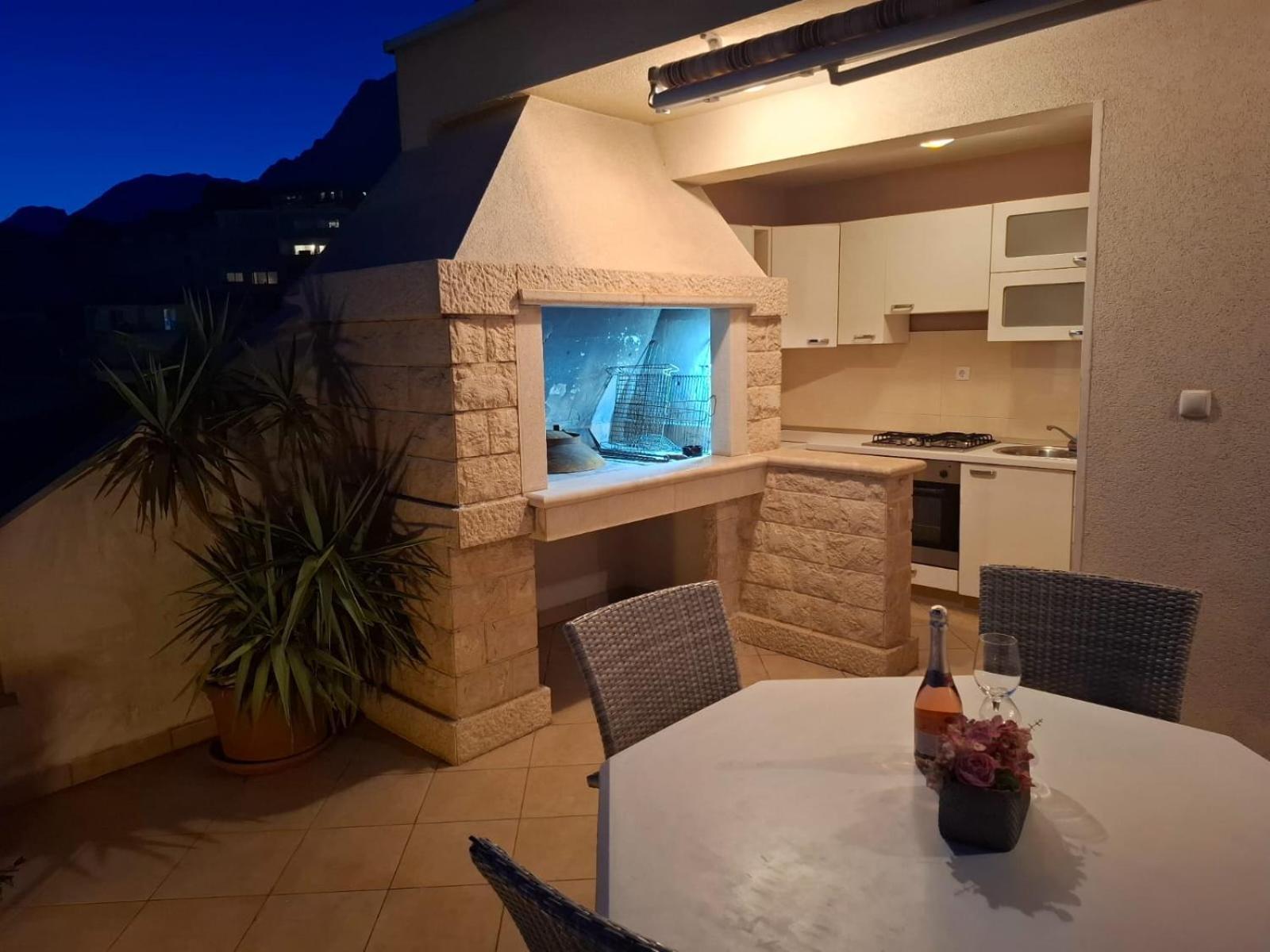 Happy Basset Terrace Apartamento Makarska Exterior foto