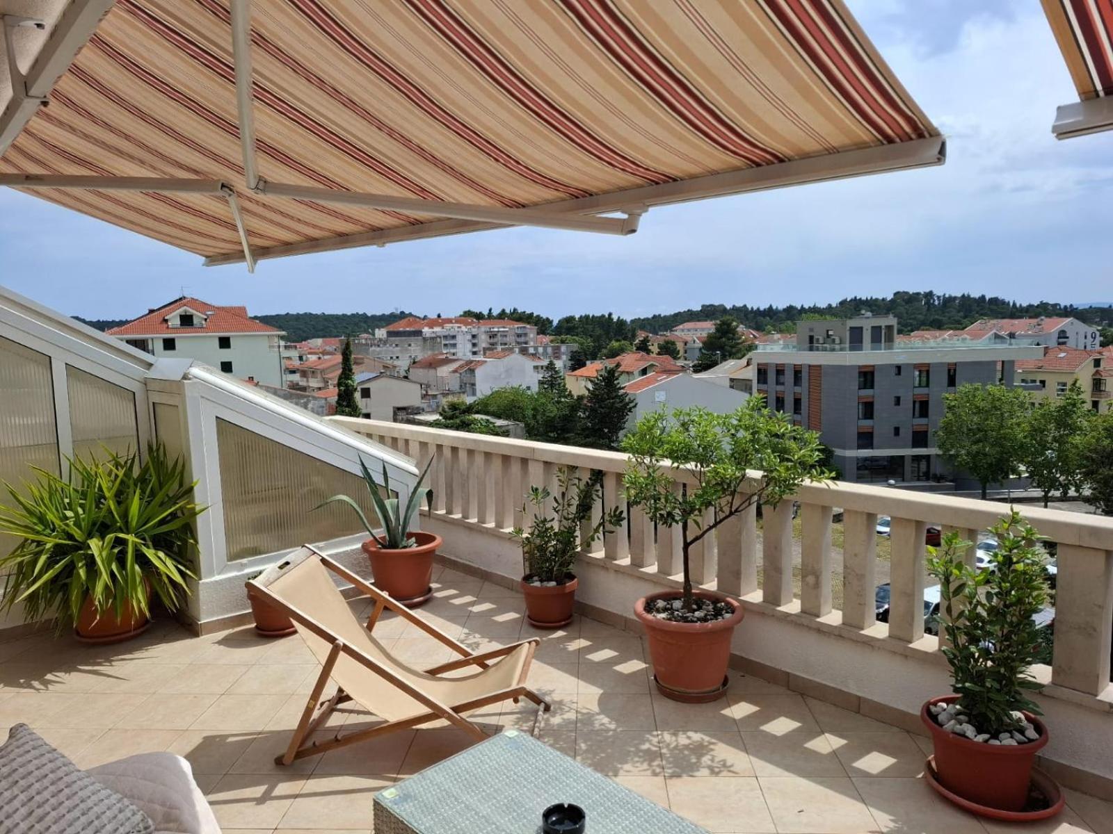 Happy Basset Terrace Apartamento Makarska Exterior foto